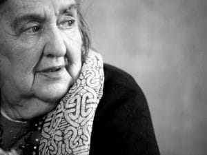 Alda Merini muore a Milano il 1 novembre 2009.