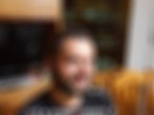 Alessandro ha chiesto che la sua foto fosse irriconoscibile perché teme ripercussioni