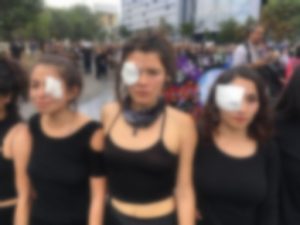 Alcune giovani manifestanti cilene ferite agli occhi dai proiettili di gomma sparati dalle forze dell’ordine (Istituto nazionale per i diritti umani del Cile)