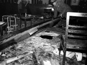 L'ordigno nella Banca Nazionale dell'Agricoltura, situata a piazza Fontana a Milano, esplode nel pomeriggio del 12 dicembre 1969.