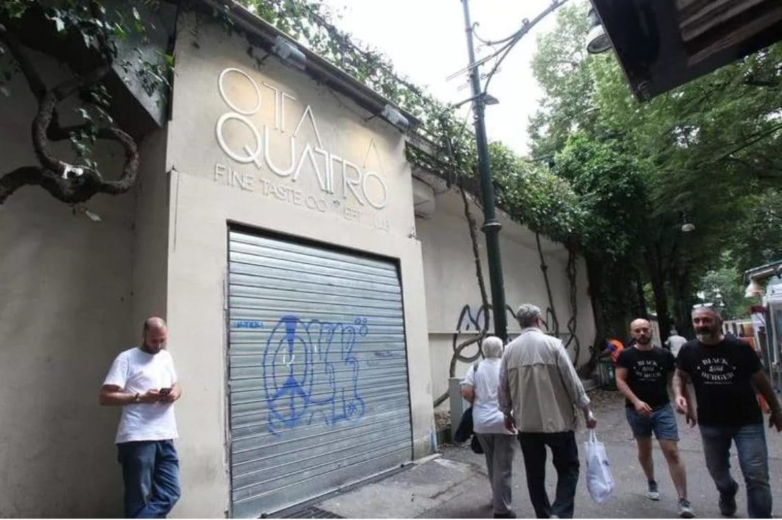 Fonte: La Stampa (https://www.lastampa.it/torino/2019/12/28/news/mio–figlio–escluso–dal–locale–al–parco–del–valentino–perche–la–sua–pelle–e–scura–1.38262016)