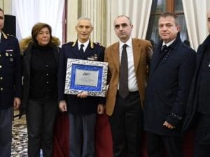 Al centro, Andrea Rasi che riceve un premio.
