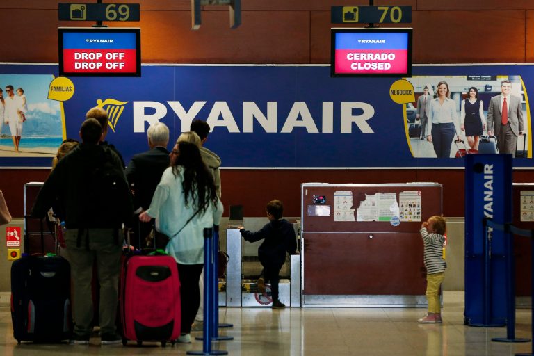 Ryanair aumenta (ancora) i prezzi sul bagaglio a mano