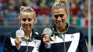 Francesca Dallapè e Tania Cagnotto con l'argento vinto a Rio 2016