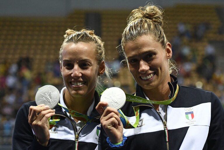 Francesca Dallapè e Tania Cagnotto con l'argento di Rio 2016