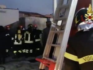 I vigili del fuoco al lavoro a Nizza di Sicilia