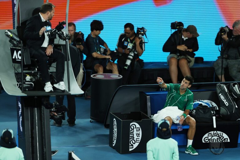 Djokovic attacca l'arbitro.