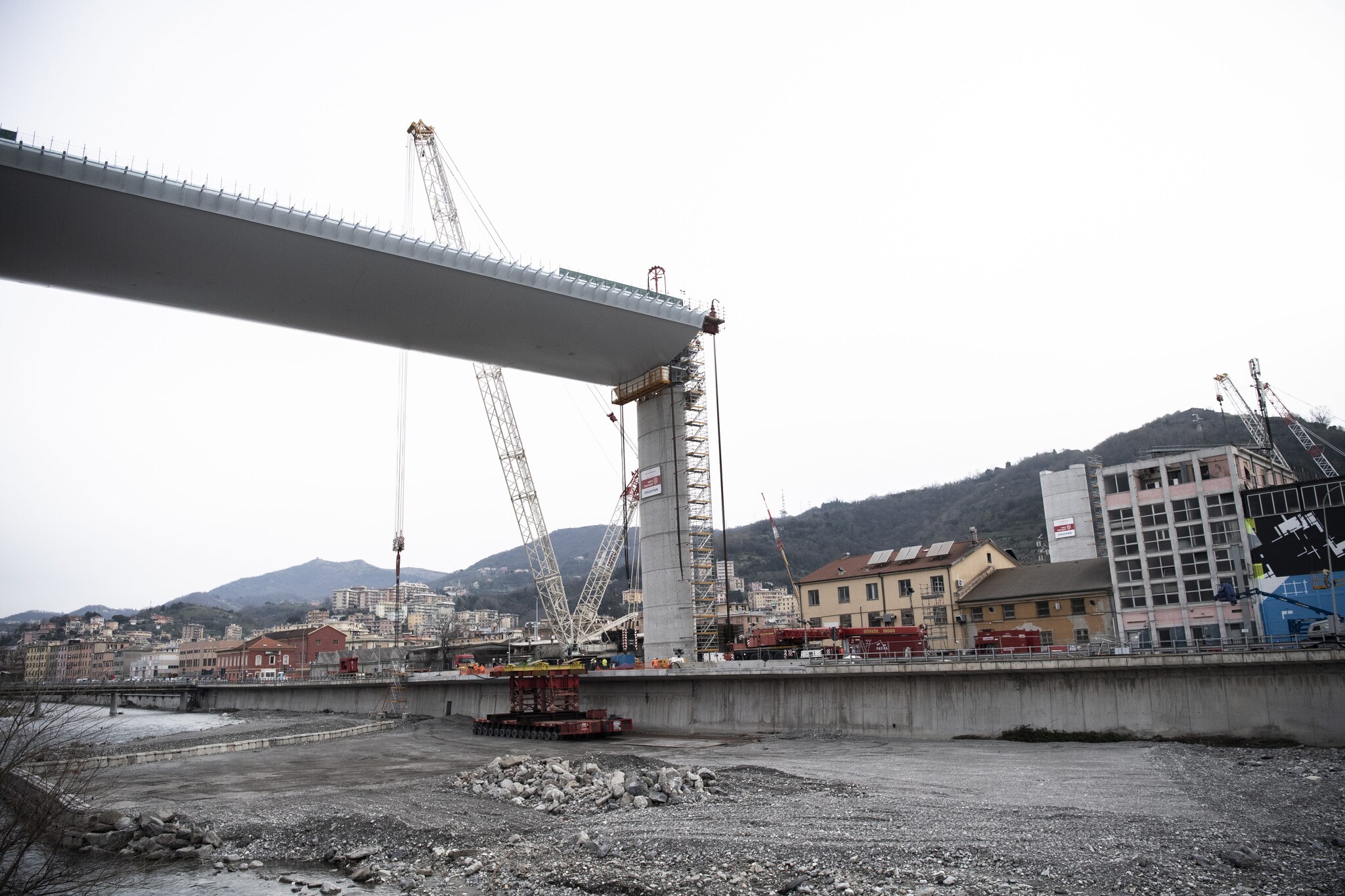 I lavori al nuovo ponte Morandi a Genova