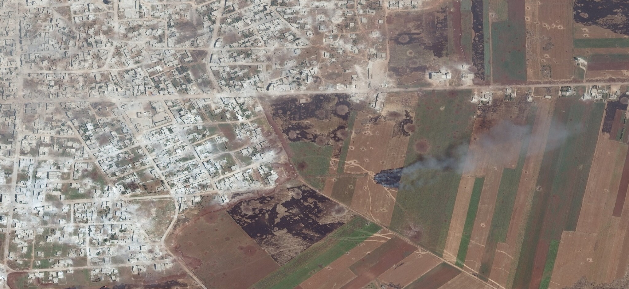 La distruzione di una città nella provincia di Idlib vista dal satellite (©2020 Digital Globe)