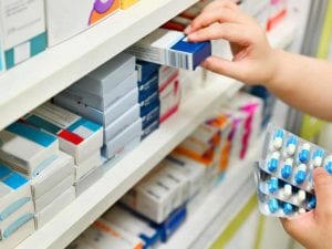 Rischio carenze di farmaci e costi in aumento con la guerra in Iran: l’allarme di Confindustria