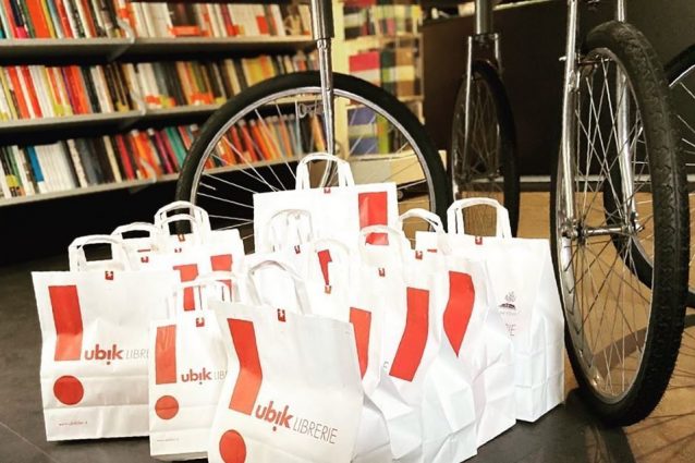 Pacchi di libri pronti per essere consegnati a domicilio (fonte: Facebook La Gilda dei Narratori – Messina)