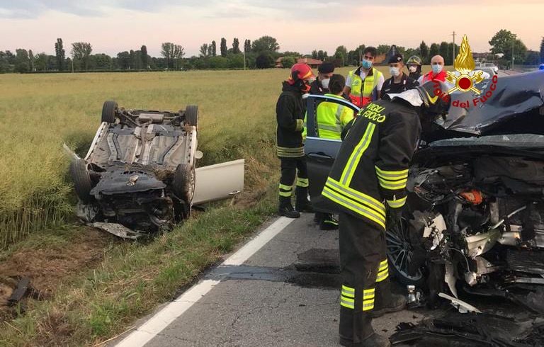 Padova, schianto tra due auto e una bici: morto 47enne, feriti due ...