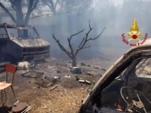 La macchia mediterranea di Uta devastata dalle fiamme