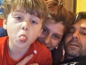 Il piccolo Gioele Mondello insieme alla sua famiglia