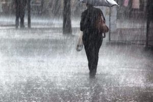 Nuova perturbazione in arrivo con pioggia e freddo: quanto durerà il maltempo secondo l'esperto