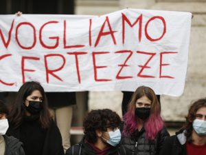 Studenti dei licei in piazza a Roma contro la dad