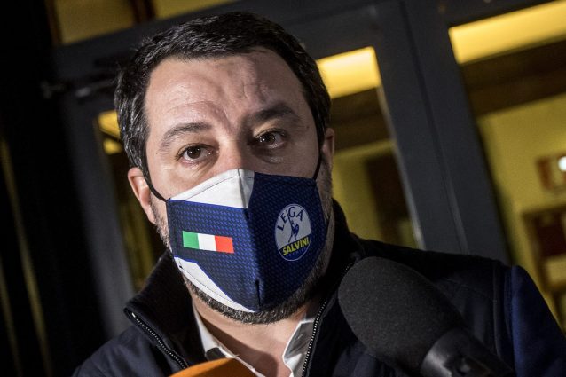 Salvini non va al processo per vilipendio per “impegni in Senato”, il giudice: “Ma oggi chiuso”