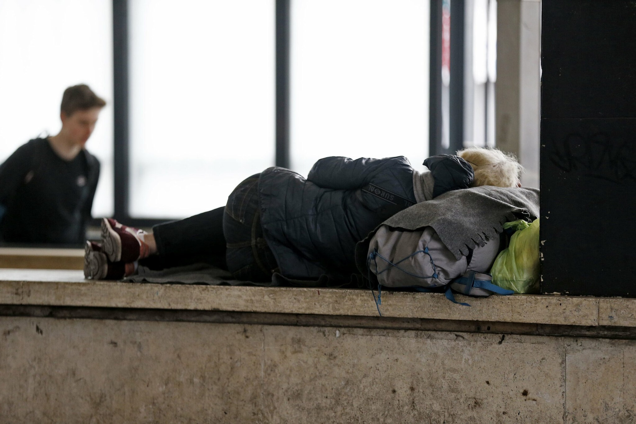 Sanremo, 13enne dà fuoco a un clochard mentre dorme e gli brucia le gambe