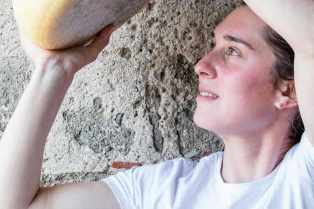 Dopo la laurea diventa pastora e apre un agriturismo: Carolina Leonardi premiata da Coldiretti