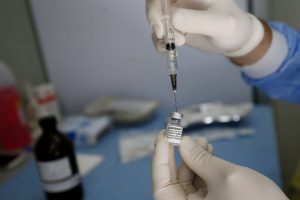 L'Ema avvia la revisione su vaccino Pfizer adattato a Omicron 4-5: arriverà in autunno