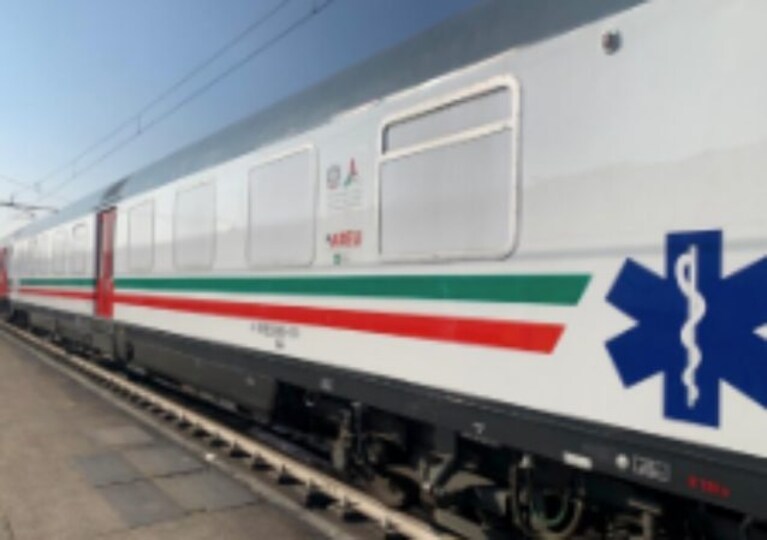 Esterno treno sanitario.