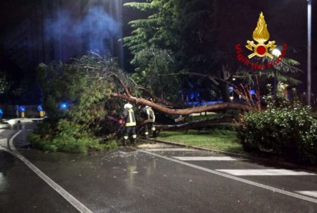 Maltempo con vento fortissimo nel Novarese: danni anche a Villa Crespi, il ristorante di Cannavacciuolo
