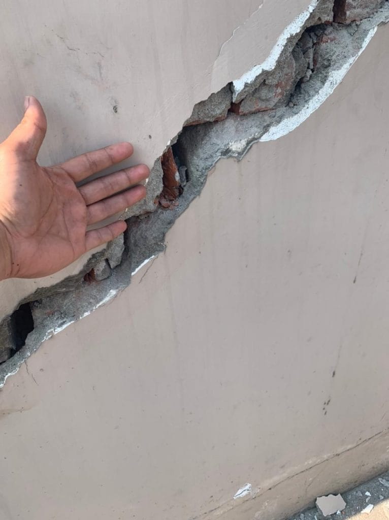 Case danneggiate in India dopo il terremoto