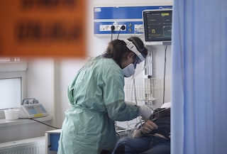 Pochi soldi per la sanità e carenza personale, Regioni lanciano l'allarme: "Sistema a rischio crac"