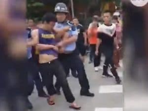 Il presunto aggressore fermato dalla polizia