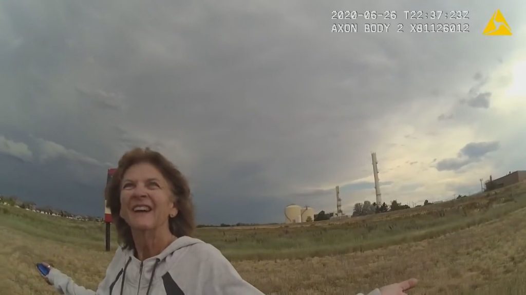Karen Garner nel video del suo arresto