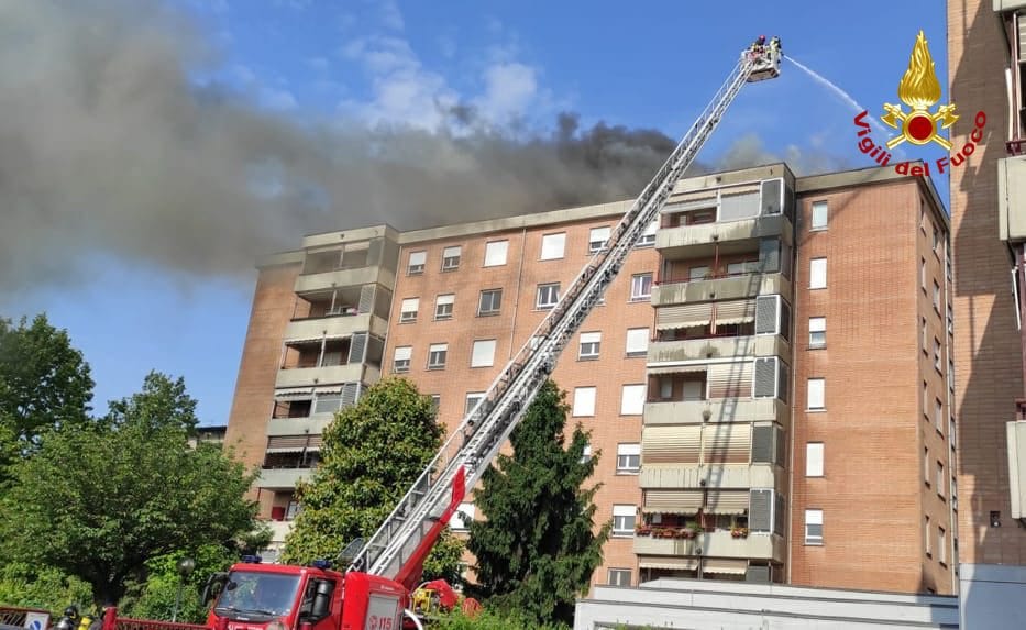 L’incendio nella palazzina a Collegno