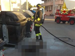 Il cadavere ritrovato a Chioggia (foto Vigili del Fuoco)