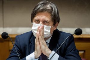 Sileri dice che le regole contro il Covid saranno alleggerite molto presto