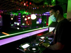 La protesta delle discoteche a Roma: a guidare la manifestazione il cremonese Luciano Zanchi (presidente AssoIntrattenimento)