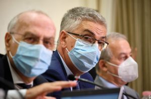 Brusaferro: "L'epidemia frena. Grande adesione dei giovani alla campagna vaccinale"