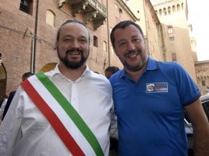Il sindaco di Ferrara Alan Fabbri (Lega) e l’assessora Savini si schiantano con l’auto, lei era ubriaca