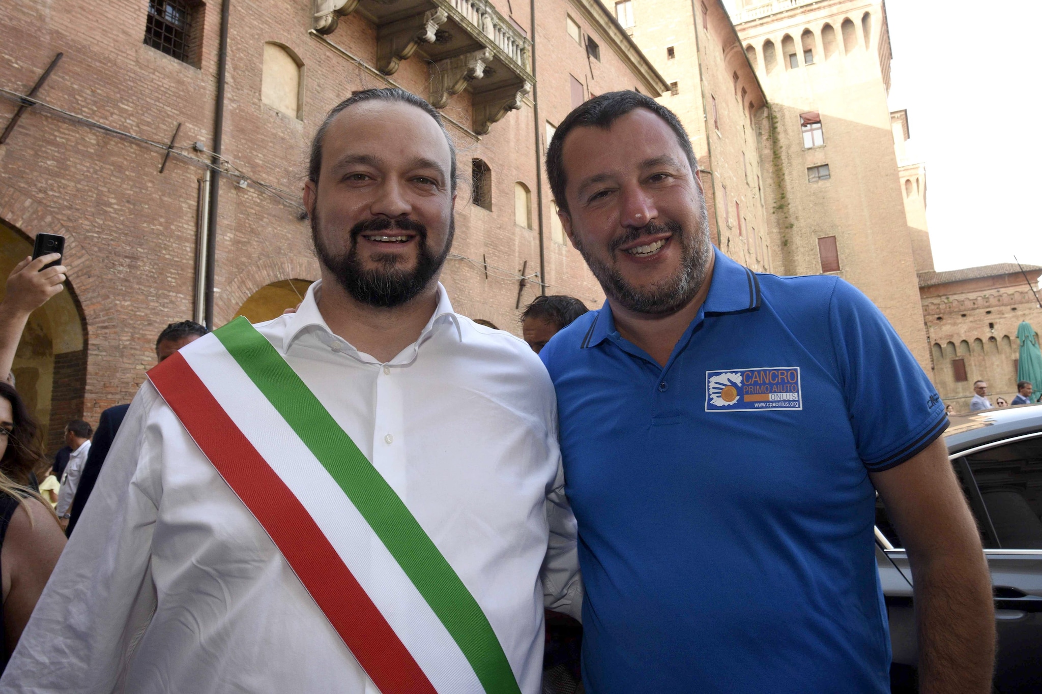 Il sindaco di Ferrara Alan Fabbri (Lega) e l'assessora Savini si schiantano con l'auto, lei era ubriaca
