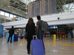 viaggiatori-in-aeroporto-300x225.jpg