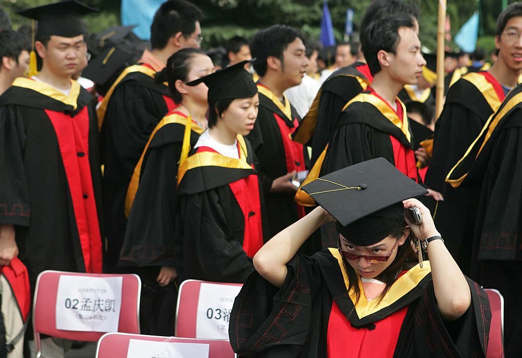 Studenti dell’Università di Shanghai il giorno della laurea