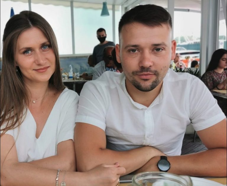 Erika De Nardo e la nuova vita da sposata. Ma nel suo paese non tutti l'hanno perdonata Erika De Nardo e la nuova vita da sposata. Ma nel suo paese non tutti l'hanno perdonata