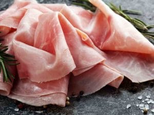 Prosciutto cotto alta qualità e Fesa di tacchino ritirati dal commercio per rischio Listeria: i lotti interessati