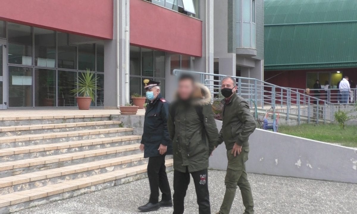 Emanuele in compagnia del papà e del luogotenente Vincenzo Cozzarelli