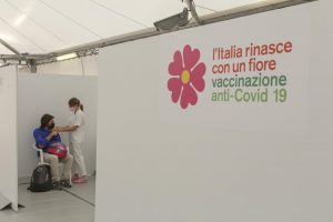 Le categorie per cui il vaccino è obbligatorio avranno accesso diretto agli hub senza prenotazione