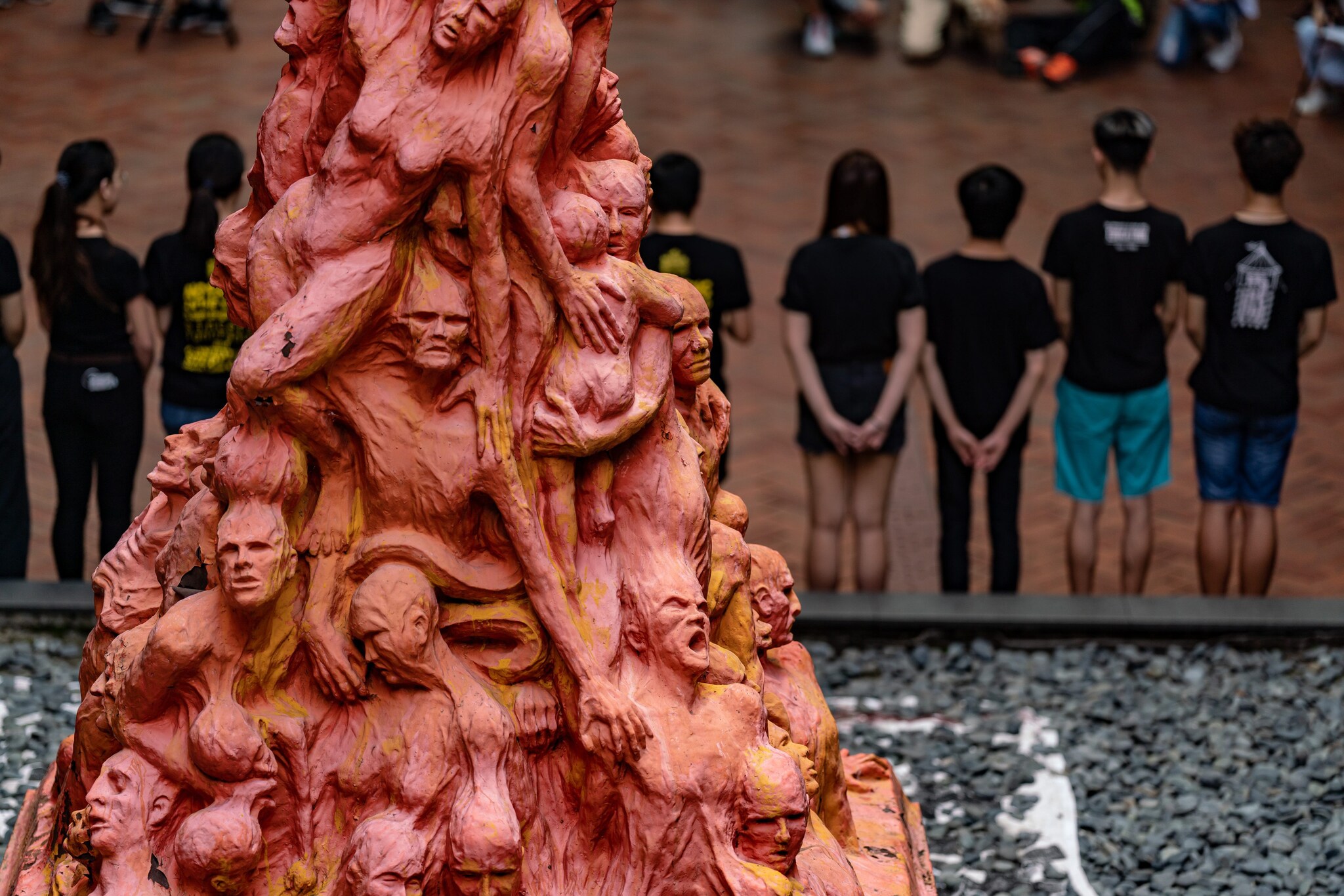 L’opera d’arte Pillar of Shame dello scultore danese Jens Galschiøt (ph by Anthony Kwan/Getty Images)