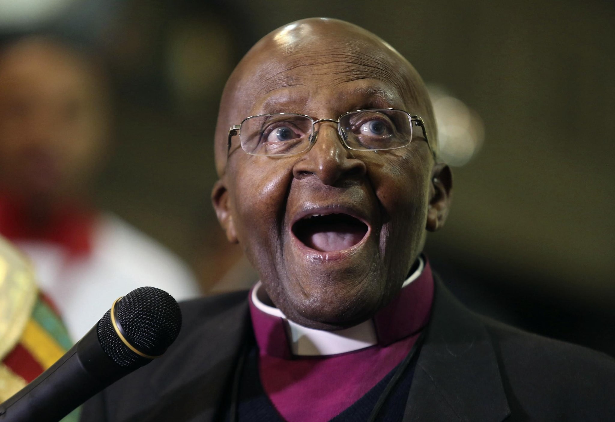 Morto l&#39;arcivescovo Desmond Tutu: icona della lotta contro l&#39;apartheid, vinse il Nobel per la Pace