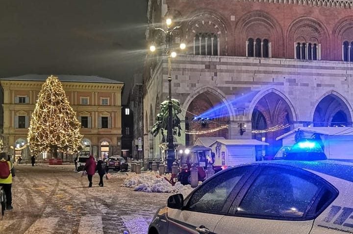 Il centro storico di Piacenza, con piazza Duomo sullo sfondo.