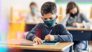 Ritorno a scuola, le linee guida dell'ISS su mascherine e distanziamenti