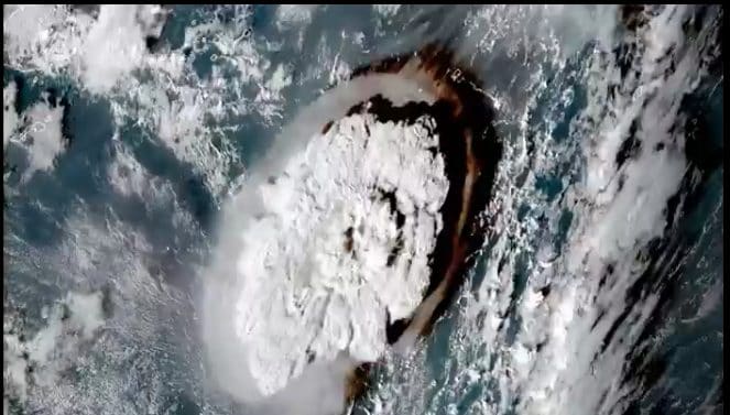 le immagini dell’eruzione riprese dal satellite