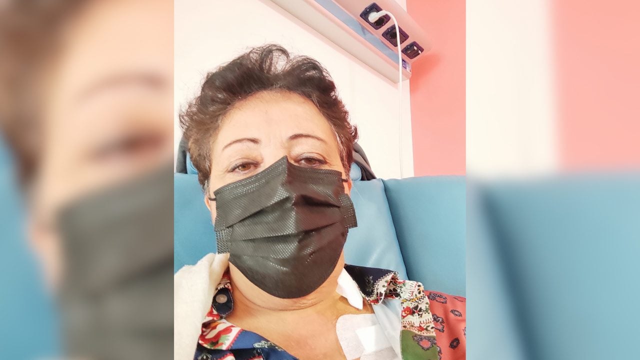 Antonietta Lucia durante una seduta di chemioterapia