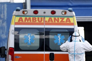 Amico gli sferra pugno a Capodanno, 21enne grave in Salento: avrebbe palpeggiato la sua fidanzata